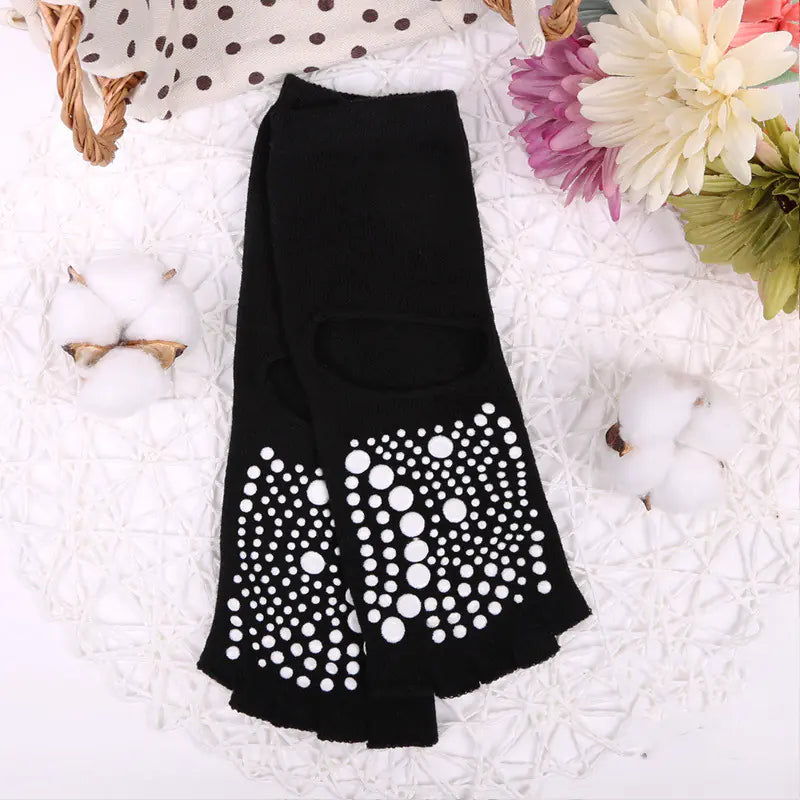Black non-slip five-toe yoga socks.