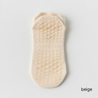 Women's non-slip Pilates socks in beige color with silicone grip for yoga, Pilates and barre classes.