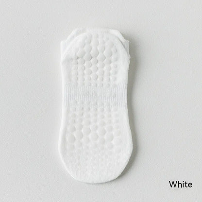 Women's non-slip Pilates socks in white color with silicone grip for yoga, Pilates and barre classes.